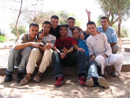 de gauche a droite:moi-guertit nour eddine-awichi-yamani-tidarine-elboukani aissa-berouagui abdelmounim-abdellaoui